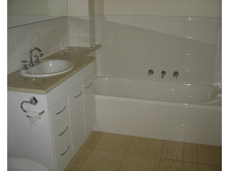 2/50 Houlahan Street, Flora Hill VIC 3550