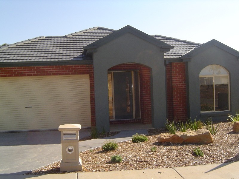 65 Mannagum Drive, Epsom VIC 3551