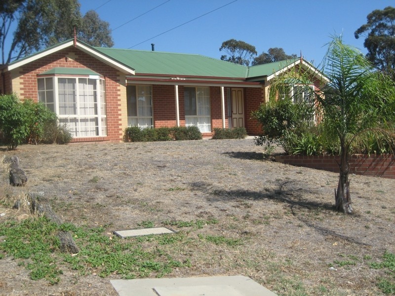 25 Derby Grove, Flora Hill VIC 3550