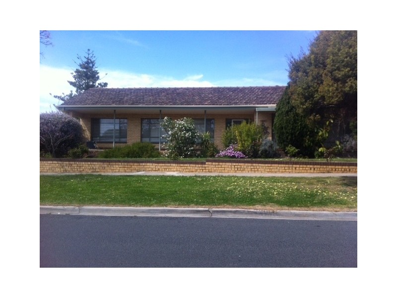 22 Mahon Avenue, Strathdale VIC 3550