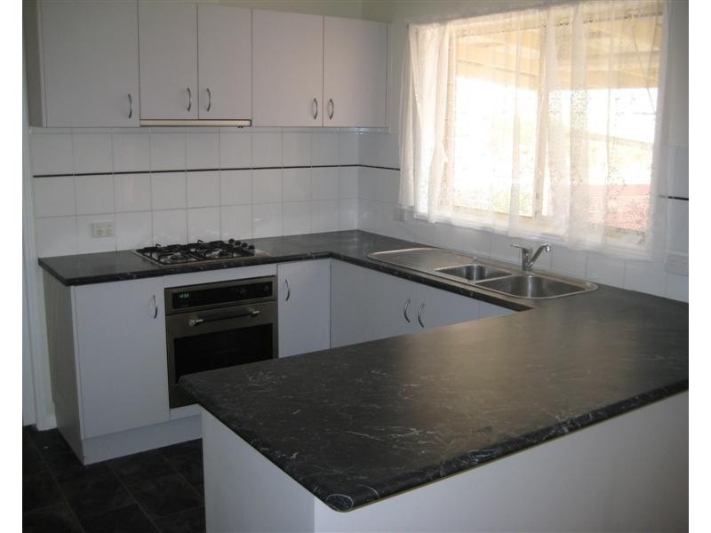 27 Derby Grove, Flora Hill VIC 3550