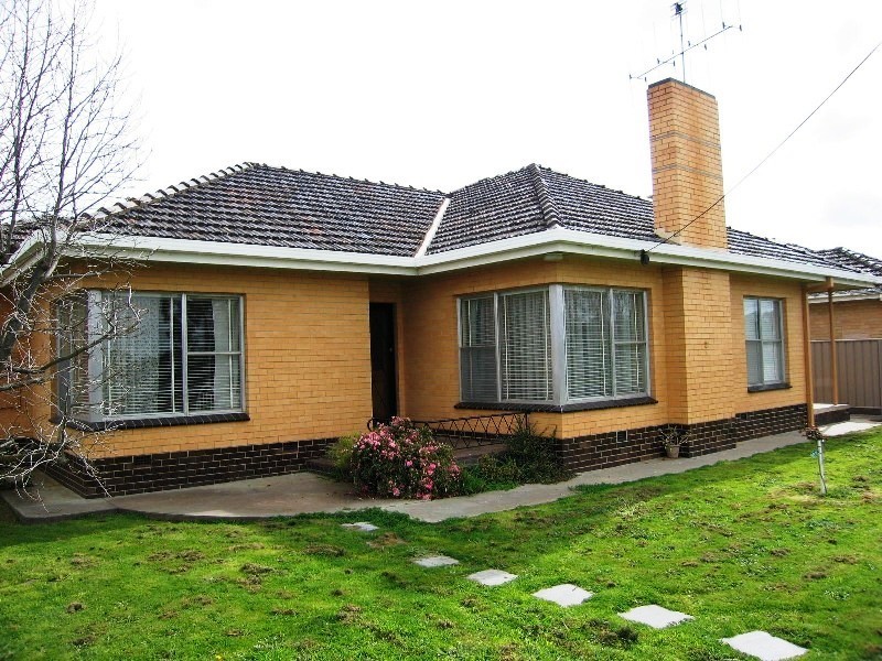 27 Olympic Parade, Kangaroo Flat VIC 3555