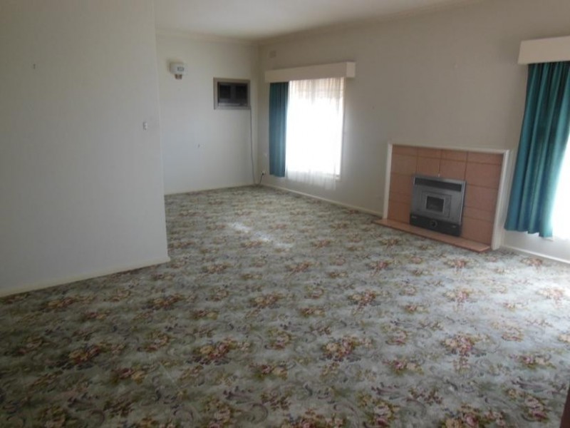 27 Olympic Parade, Kangaroo Flat VIC 3555