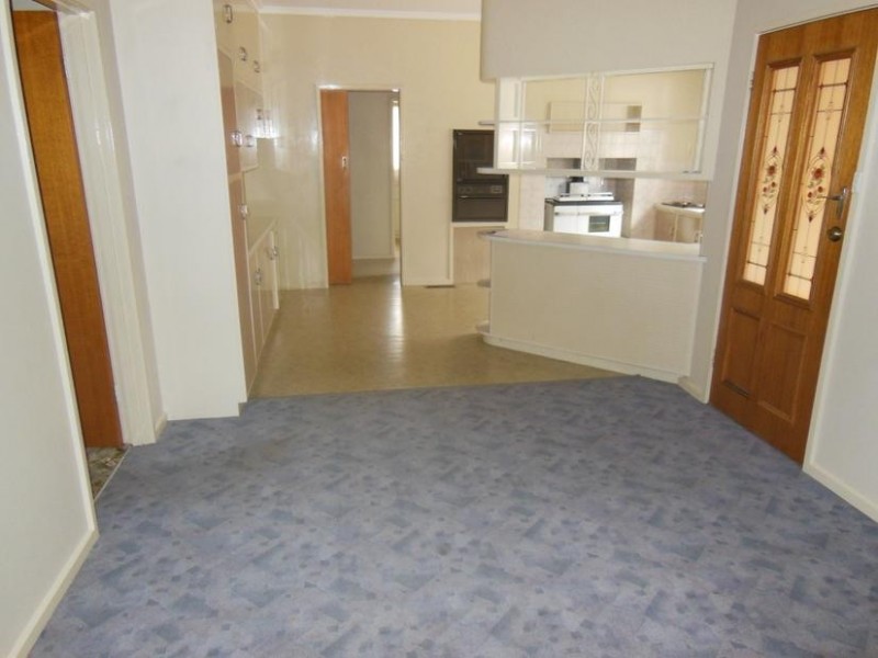 27 Olympic Parade, Kangaroo Flat VIC 3555