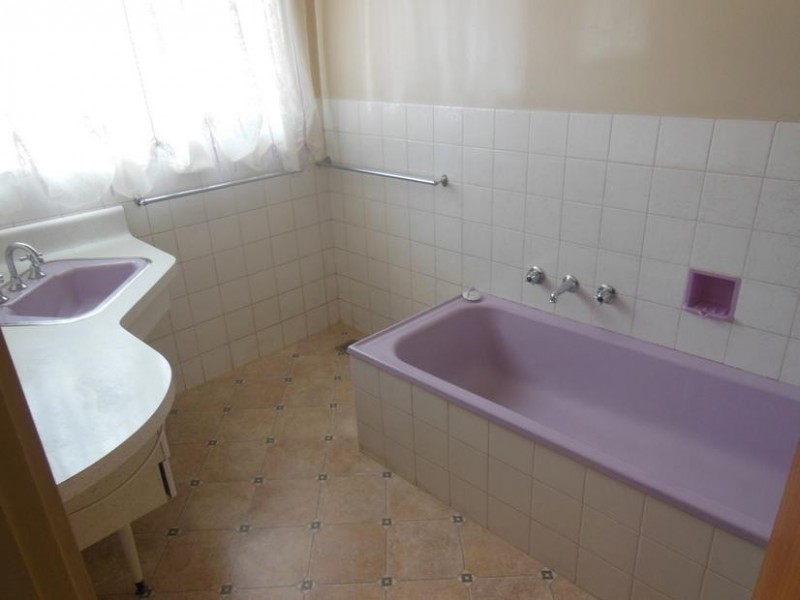 27 Olympic Parade, Kangaroo Flat VIC 3555