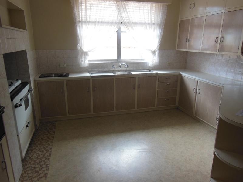 27 Olympic Parade, Kangaroo Flat VIC 3555