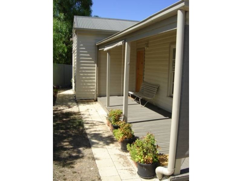 2 Knape Street, Long Gully VIC 3550