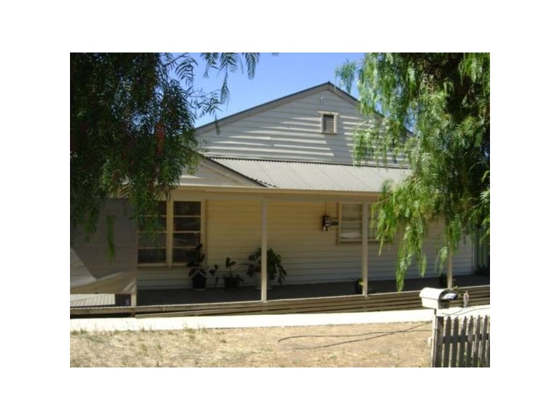 2 Knape Street, Long Gully VIC 3550