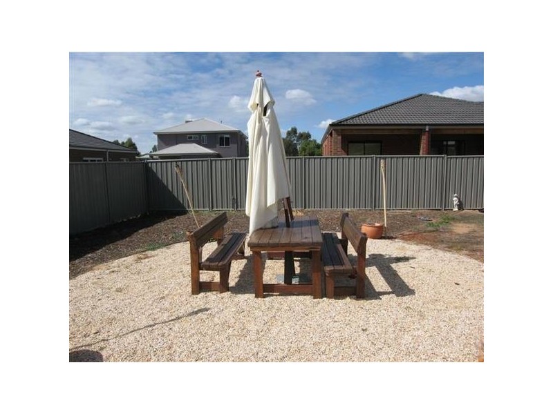 6 Ruby Street, White Hills VIC 3550