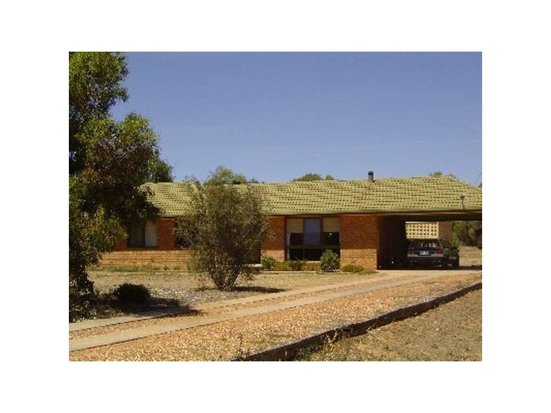 11 Emmaline Drive, Maiden Gully VIC 3551