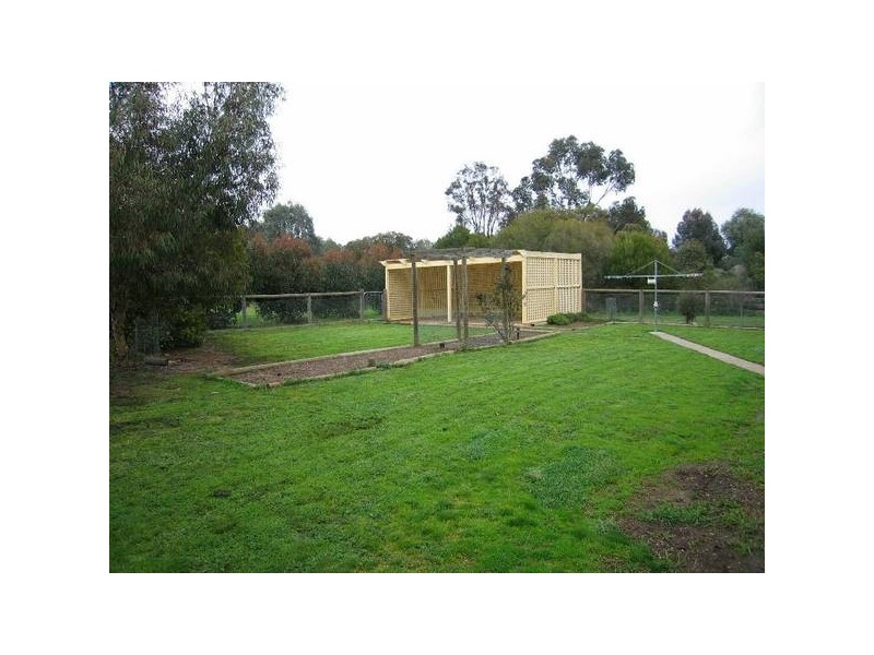 11 Emmaline Drive, Maiden Gully VIC 3551