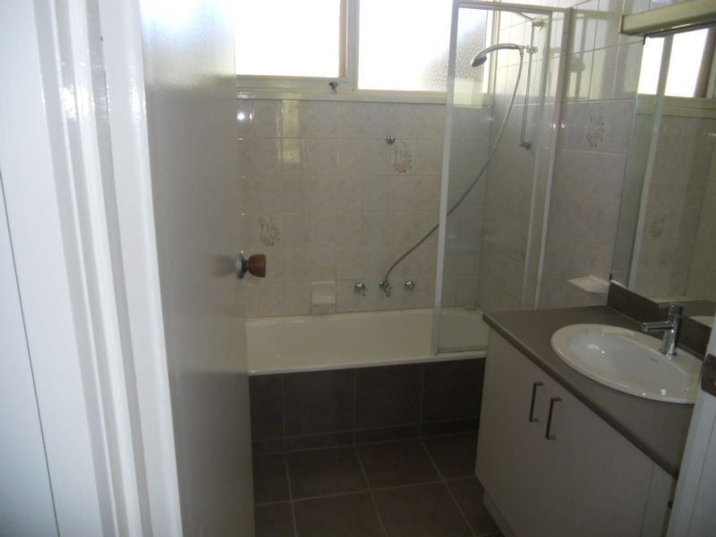 60 Race Street, Flora Hill VIC 3550