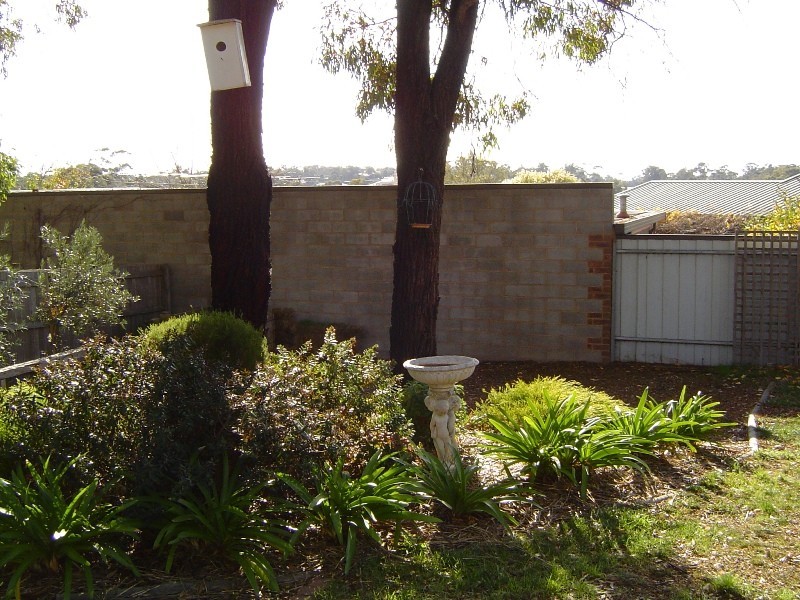 23 Howell Crescent, Kangaroo Flat VIC 3555