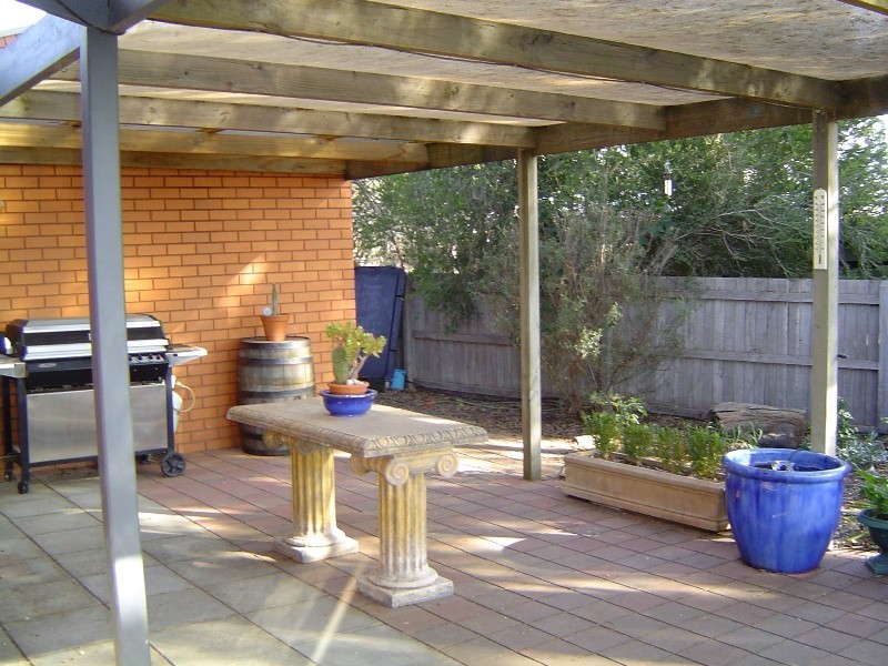 23 Howell Crescent, Kangaroo Flat VIC 3555