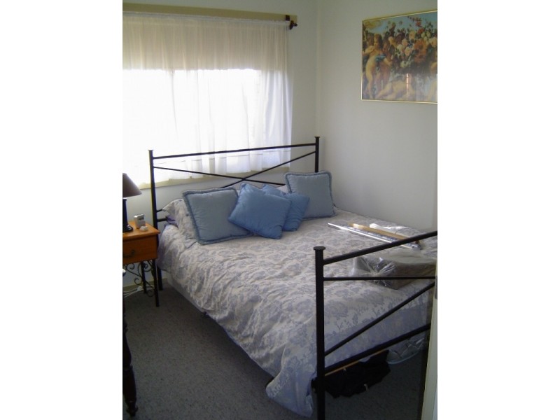 23 Howell Crescent, Kangaroo Flat VIC 3555