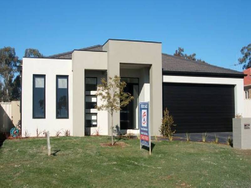 4 Peacock Drive, Epsom VIC 3551