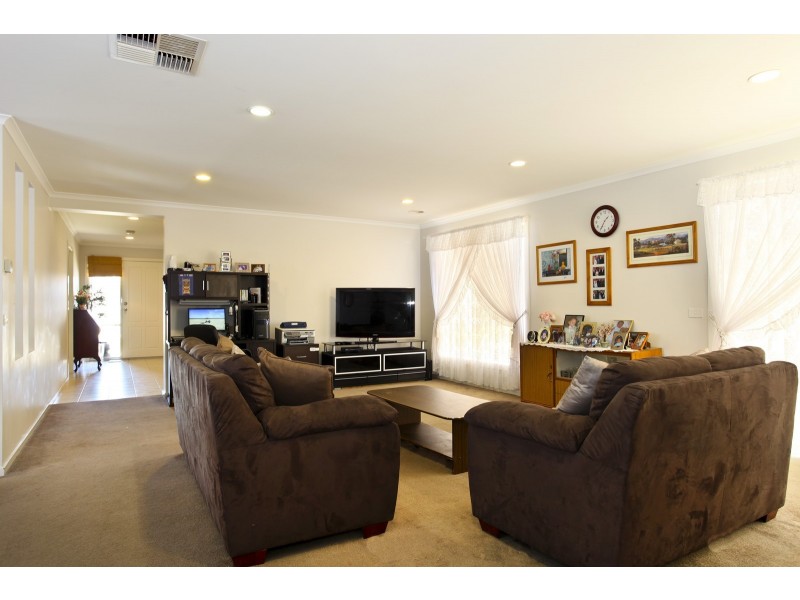 50 Peacock Drive, Epsom VIC 3551