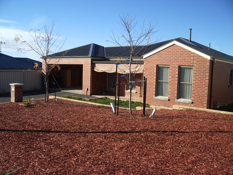 18 Grevillia Avenue, Kangaroo Flat VIC 3555