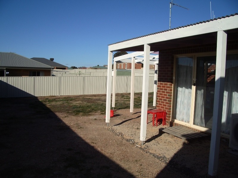 18 Grevillia Avenue, Kangaroo Flat VIC 3555