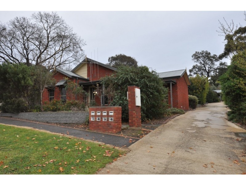 2/10 Malcolm Street, Quarry Hill VIC 3550