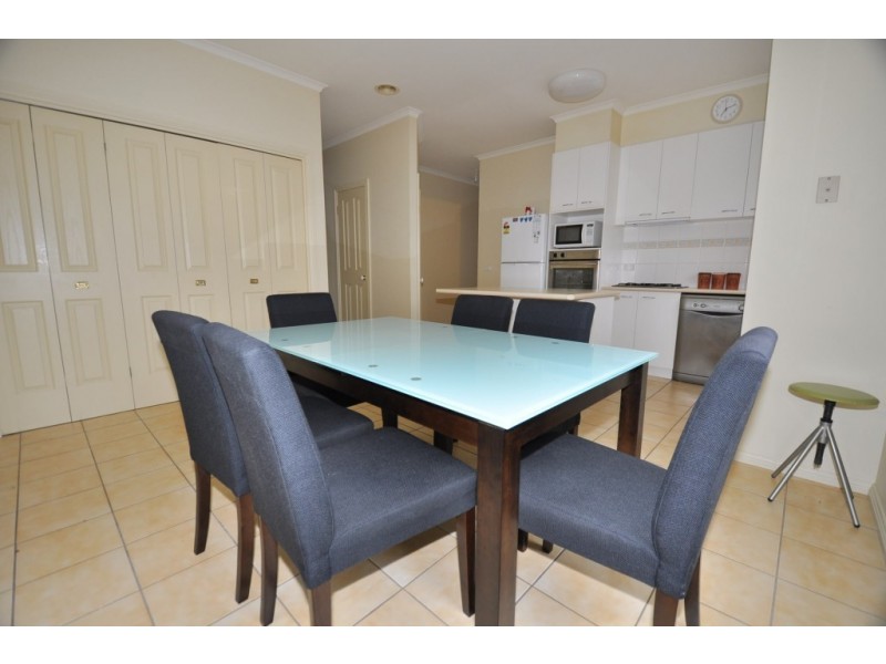 2/10 Malcolm Street, Quarry Hill VIC 3550