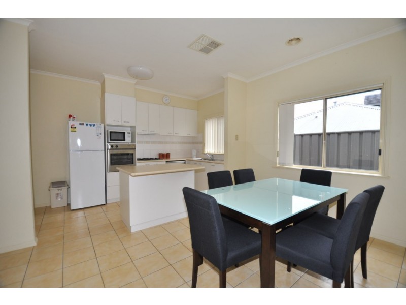 2/10 Malcolm Street, Quarry Hill VIC 3550