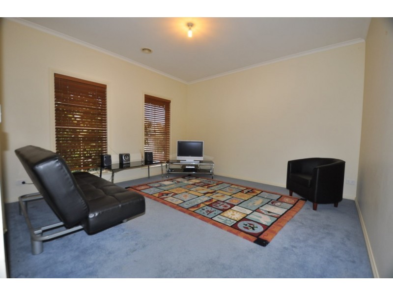 2/10 Malcolm Street, Quarry Hill VIC 3550