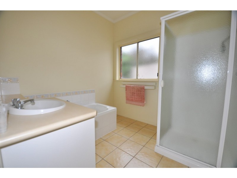 2/10 Malcolm Street, Quarry Hill VIC 3550