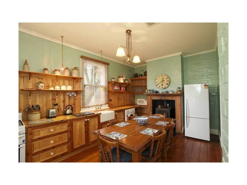 4 Carpenter Street, Quarry Hill VIC 3550