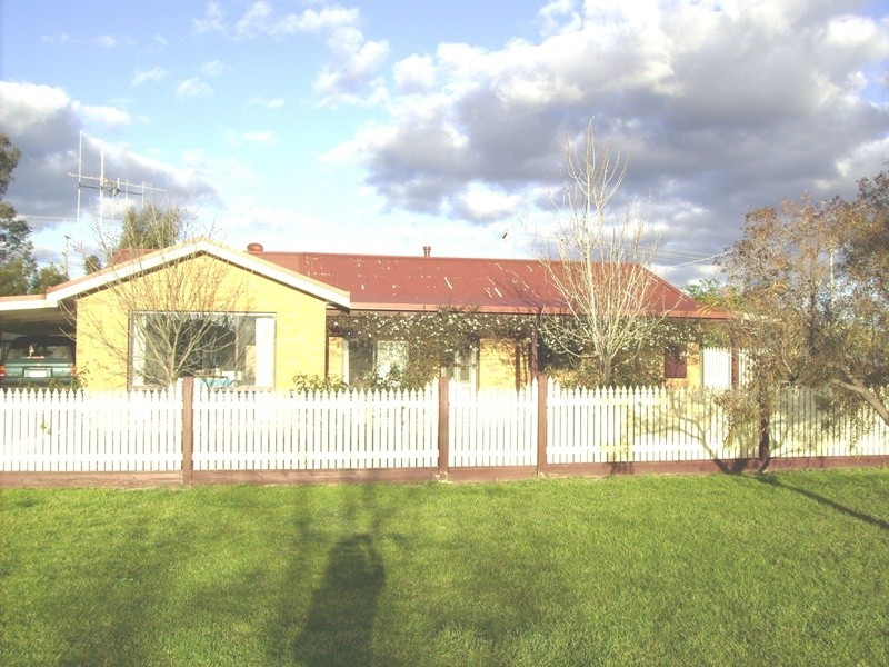 33 Poplar Street, Golden Square VIC 3555