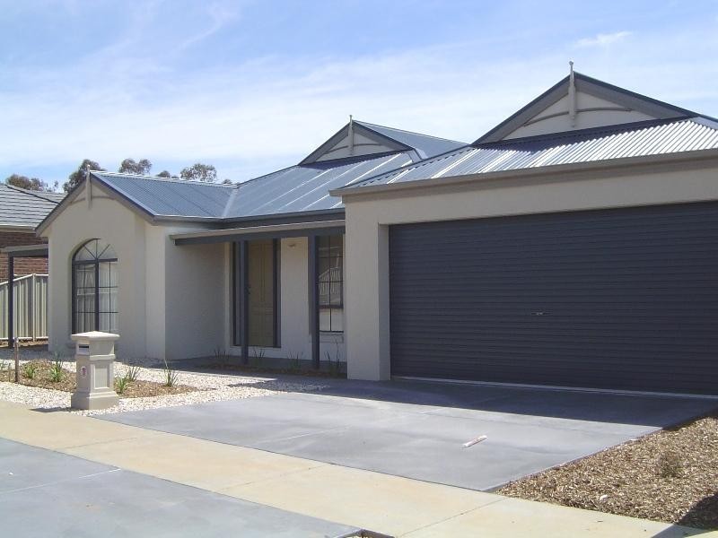 18 Mannagum Drive, Epsom VIC 3551