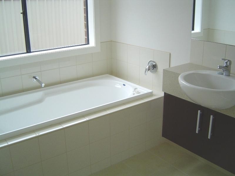 18 Mannagum Drive, Epsom VIC 3551