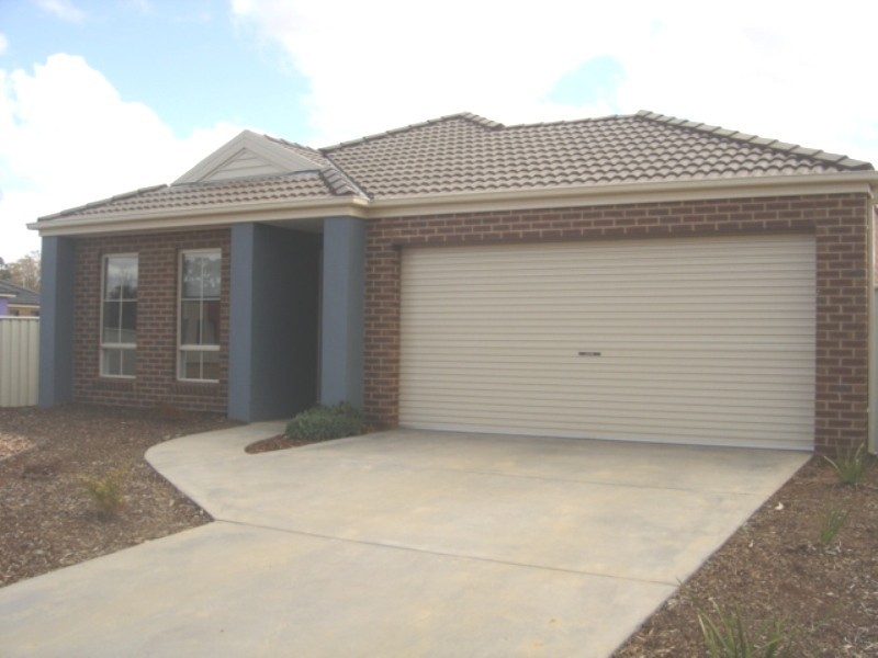 2 Bushwalk Grove, Epsom VIC 3551