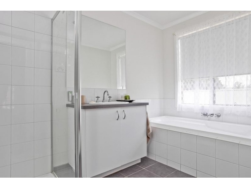 38 Cooba Drive, Epsom VIC 3551