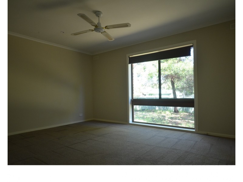 2/20 Palm Avenue, Flora Hill VIC 3550