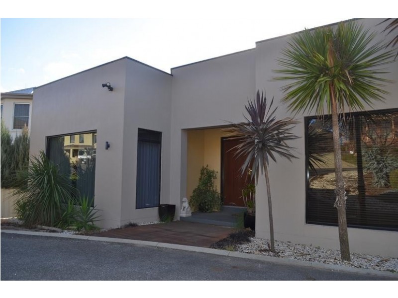 1 The Lane, Strathdale VIC 3550