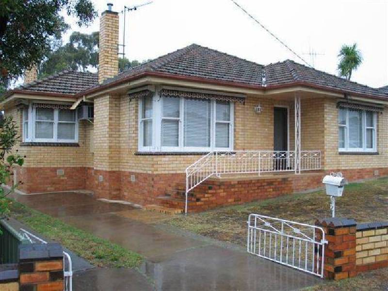 9 Graham Street, Kangaroo Flat VIC 3555