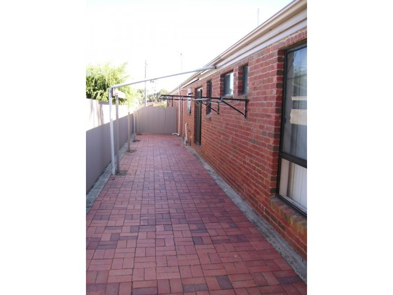2/10 Pearce Street, California Gully VIC 3556