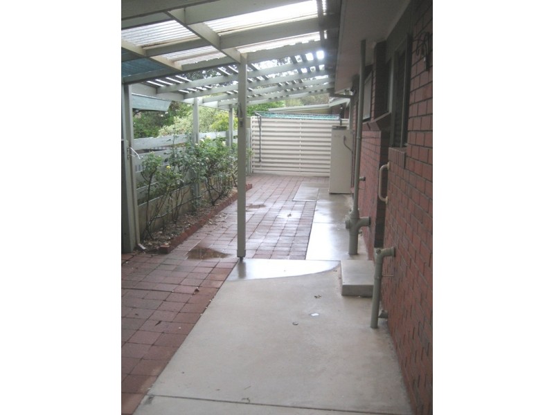 1/201 St Aidans Road, Kennington VIC 3550