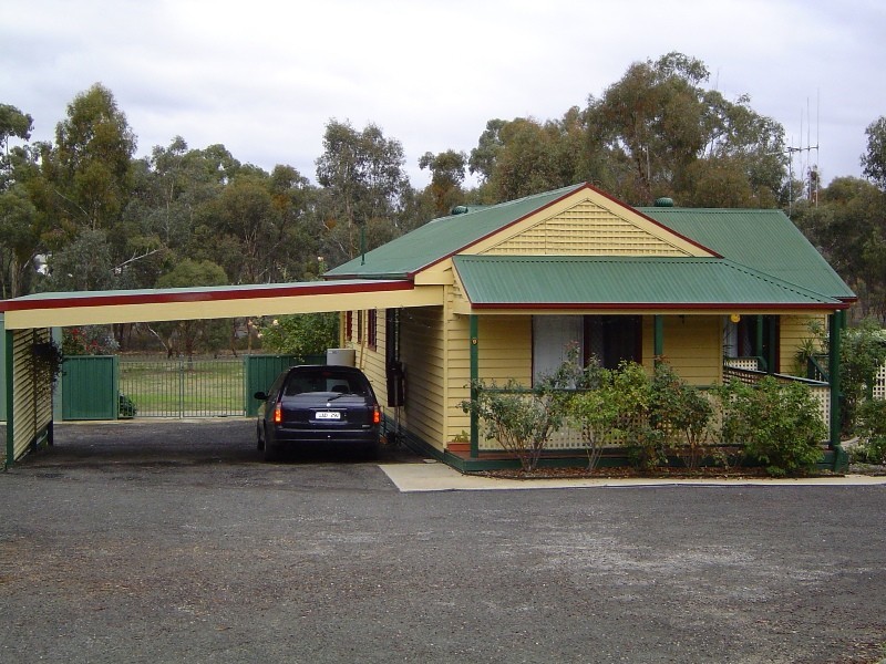 9 Higgins Hill Drive, Maiden Gully VIC 3551