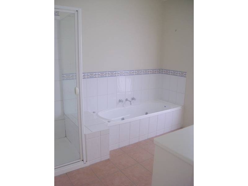 16 Parkside Blvd, Strathdale VIC 3550