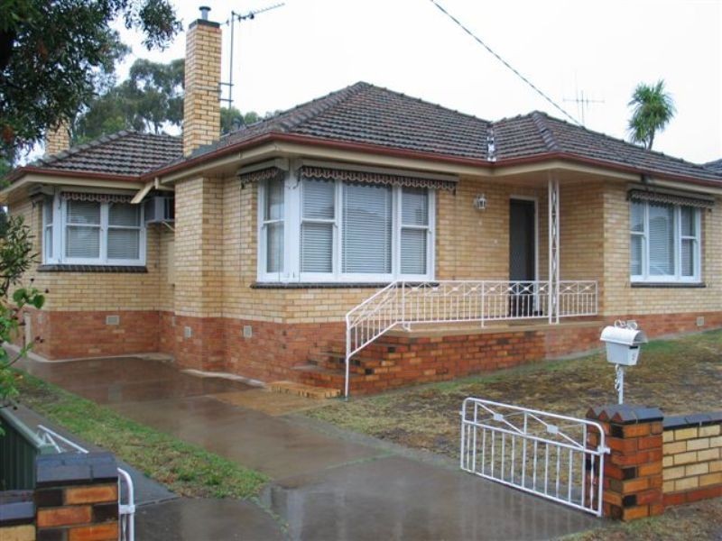 9 Graham Street, Kangaroo Flat VIC 3555
