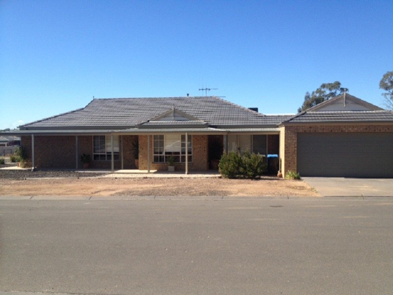 37 Mannagum Drive, Epsom VIC 3551