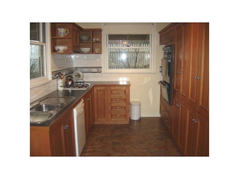 6 Carpenter Street, Quarry Hill VIC 3550