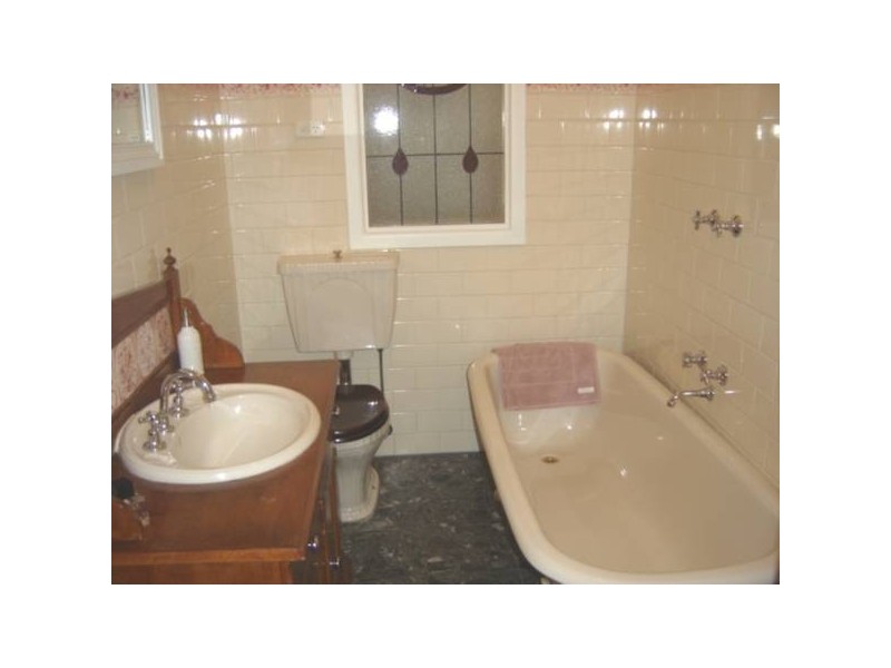 6 Carpenter Street, Quarry Hill VIC 3550