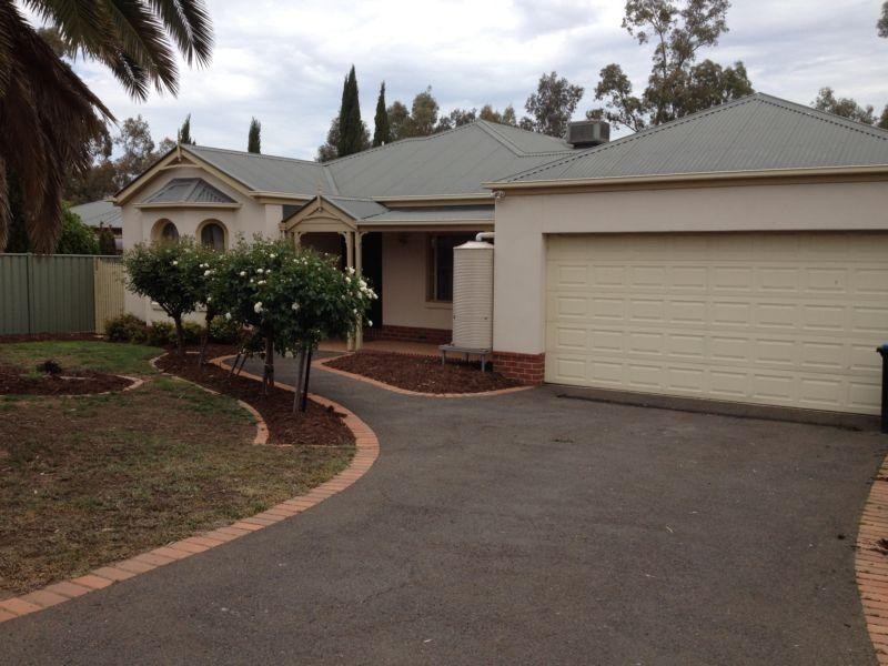 32 Palm Avenue, Spring Gully VIC 3550