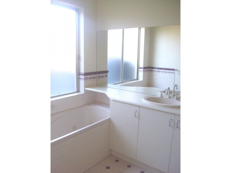 32 Palm Avenue, Spring Gully VIC 3550