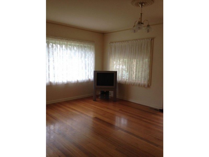 32 Palm Avenue, Spring Gully VIC 3550