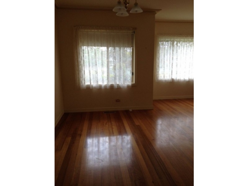 32 Palm Avenue, Spring Gully VIC 3550