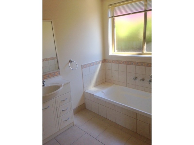 2/22 Mahon Avenue, Strathdale VIC 3550